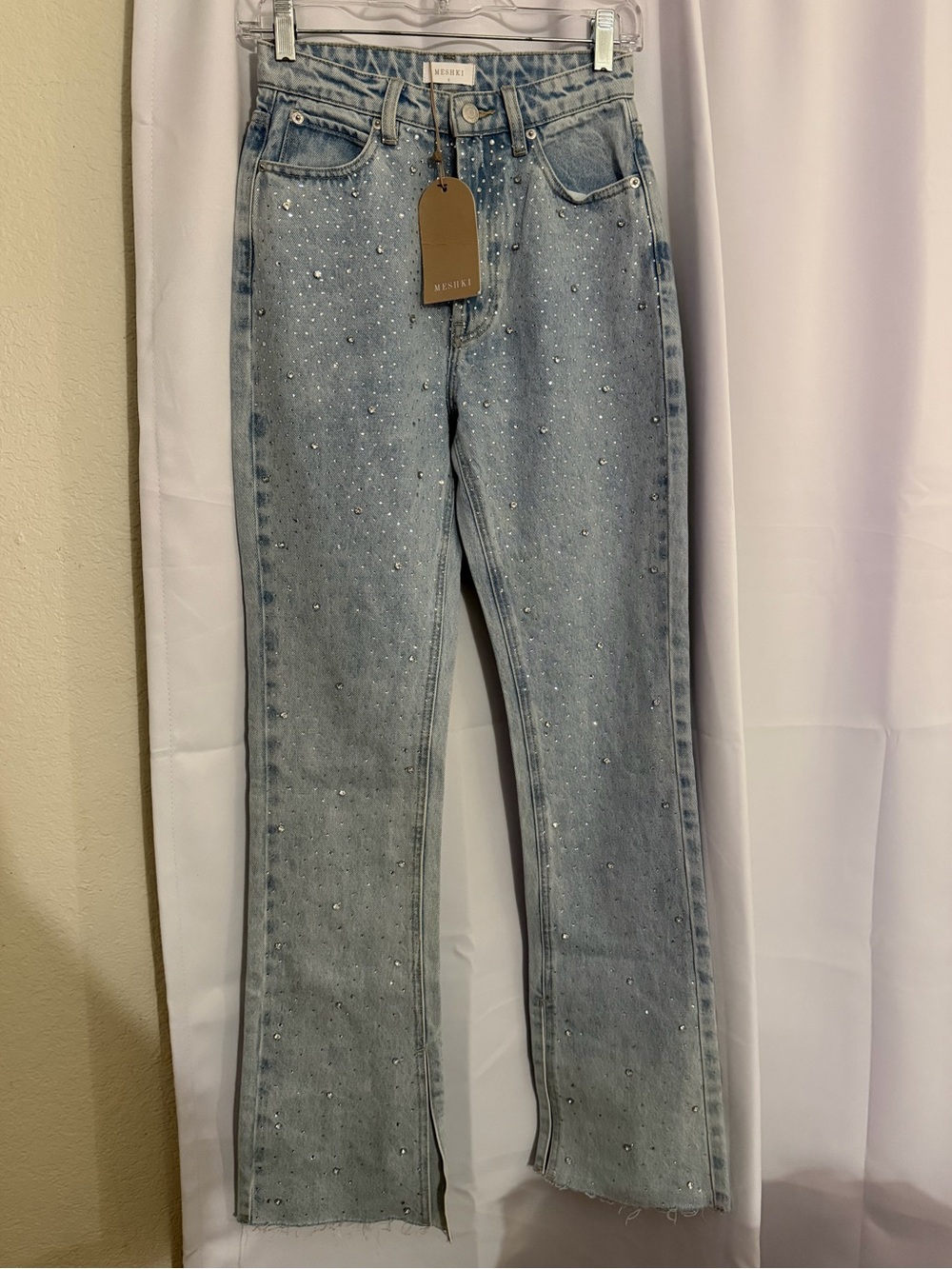 Meshki Meshki Lauren
Embellished Straight Leg Jeans - Light Blue